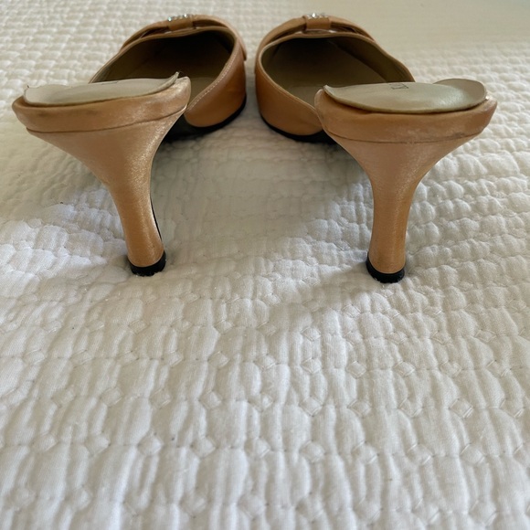Karen Scott Women's Gold Satin 3” Heeled Mules. Old Money Elegance in Size 6.5. - Picture 5 of 9
